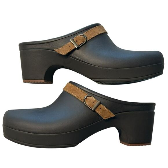 Crocs Women’s Size 11 Sarah Black Mules Clogs Brown Suede Buckle Strap‎ Comfort - Picture 2 of 9